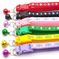 Collier nylon réglable pour chat avec imprimé coeurs et une clochette