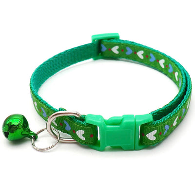Collier nylon réglable pour chat avec imprimé coeurs et une clochette