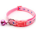 Collier nylon réglable pour chat avec imprimé coeurs et une clochette