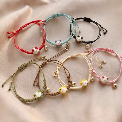 Bracelet en corde tressée Maneki Neko rouge